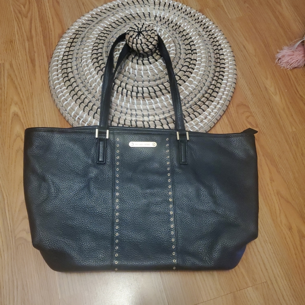 MICHAEL KORS with Grommets design Carry Black Pebble Leather Tote Top Zip